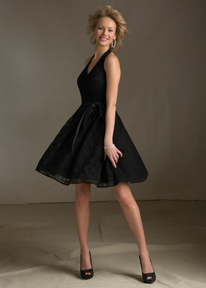 Lace Halter Neckline Short Bridesmaid Dress